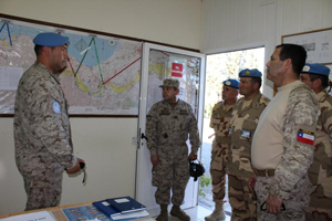 Visita del Comandante de Operaciones Terrestre del Ejército Chileno