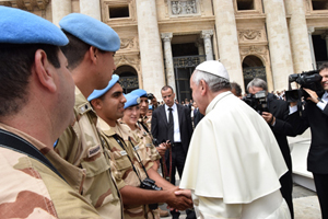 Histórica visita de cascos azules argentinos al vaticano