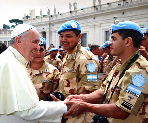 Histórica visita de cascos azules argentinos al vaticano