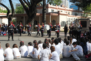 visita en el Regimiento de Granaderos