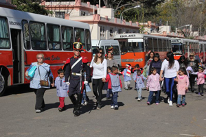 Visita de Colegios al Regimiento de Granderos