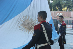 Granaderos realizó un homenaje a los héroes de Malvinas.