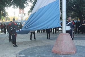 Granaderos realizó un homenaje a los héroes de Malvinas.