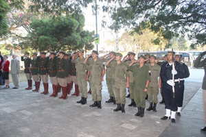 Granaderos realizó un homenaje a los héroes de Malvinas.